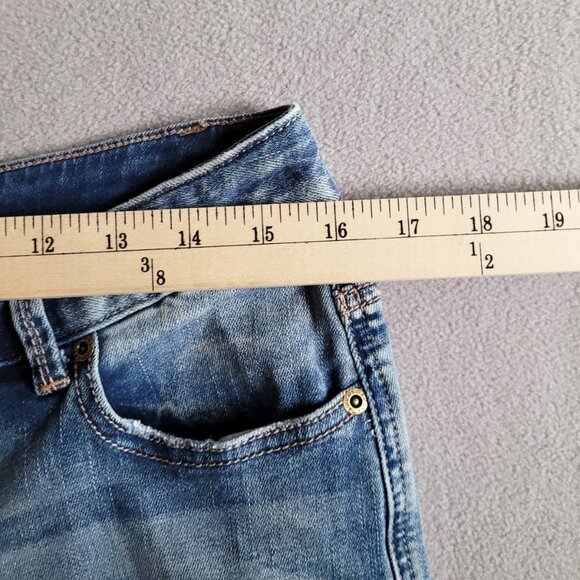 Maurices Jeans Womens Size 7/8 Light Blue Distressed Ripped Ankle Jeans Raw Hems - Picture 7 of 9